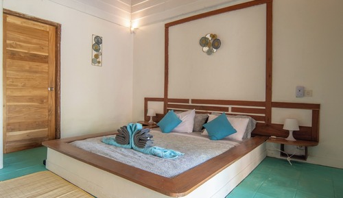 Deluxe Room, Pool View