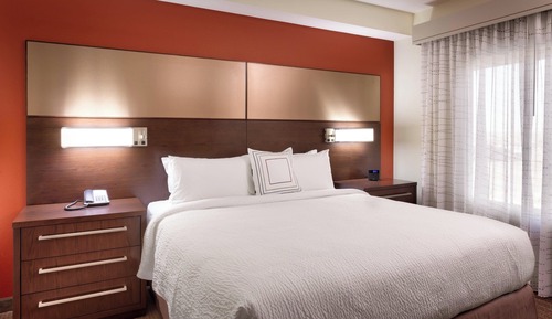 Studio, 1 King Bed with Sofa bed (Hearing Accessible)