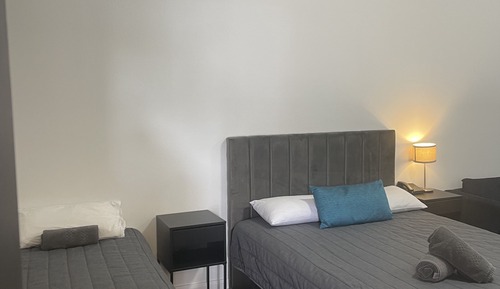 Twin Room (1 Queen and 1 Single)