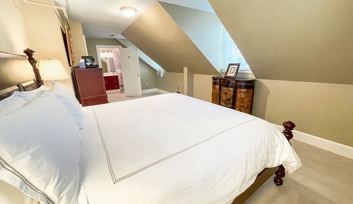 Wilson 1 King Bed