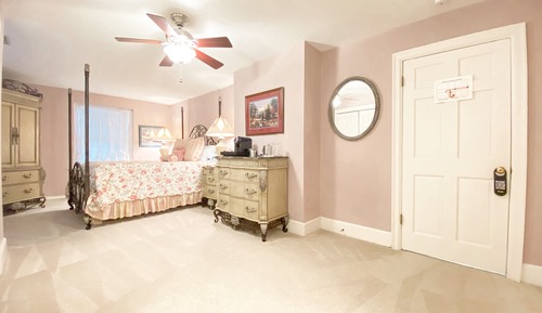 Lee Queen Bed