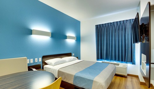 Standard Room, 1 Queen Bed, Non Smoking, Refrigerator