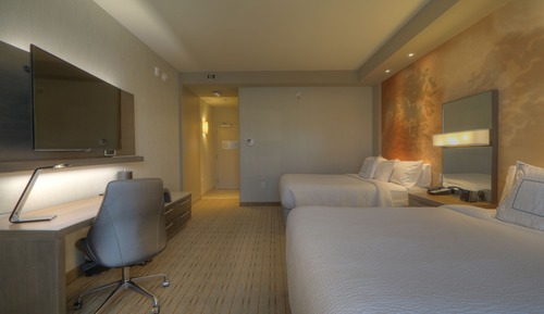 Room, 2 Queen Beds, Mountain View (Mobility/Hearing Access, Roll-in Shwr)