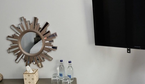 Suite, Ensuite (Ground Floor Room 8)