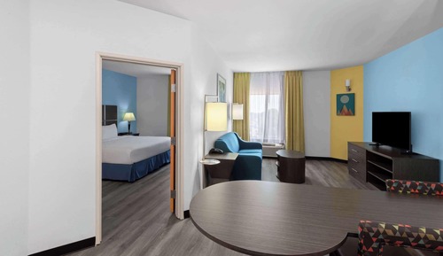 Studio Suite, 1 King Bed, Accessible, Non Smoking (Mobility/Hearing, Tub w/ Grab Bars)