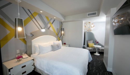 Room, 1 King Bed, City View (Mobility Accessible, Tub)