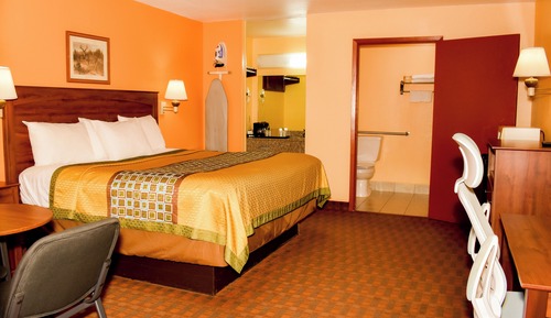 Room, 1 King Bed, Non Smoking - (Free commercial truck parking)