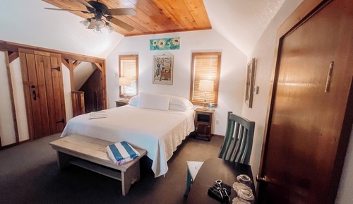 Sunflower - upstairs unit