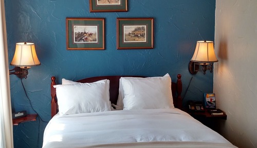 Standard Room, 1 Queen Bed
