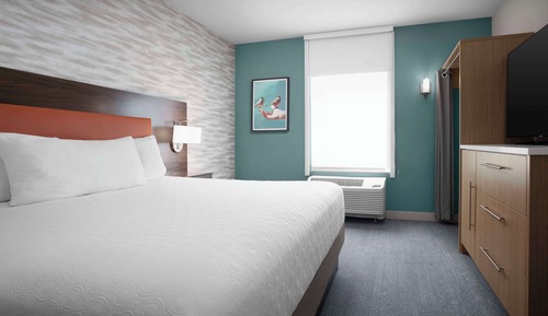 Suite, 1 King Bed, Accessible, Bathtub