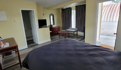 Standard Single Room, 1 Queen Bed