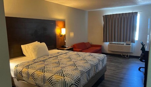 Deluxe Room, 1 Queen Bed, Mobility Accessible, Non Smoking