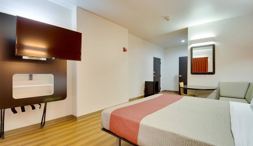 Deluxe Room, 2 Queen Beds, Non Smoking, Refrigerator
