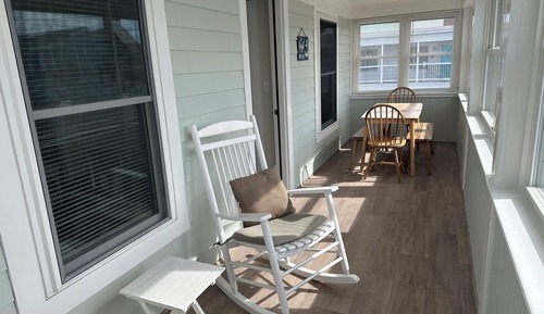 Apartment #4 - 2 bedrooms, full kitchen, enclosed front porch, 2nd floor