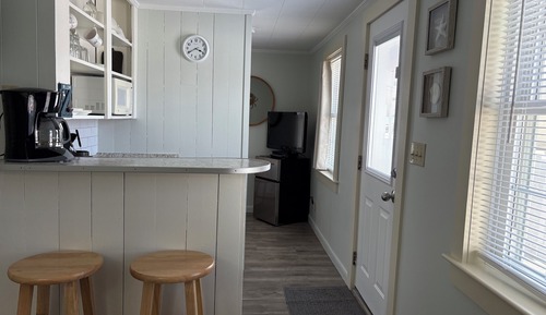 Cabin A – 2 room kitchenette w/fenced in patio