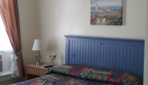 Apartment #3 - 1 bedroom, full kitchen, private deck, 2nd floor