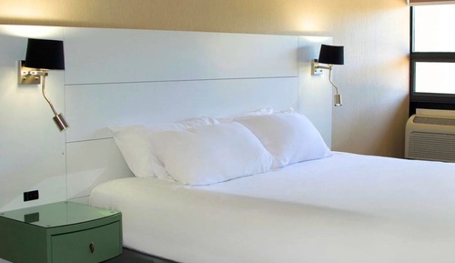 Standard Room, 1 King Bed