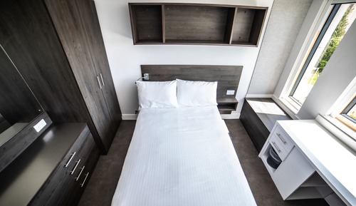 Small Double Room - 4ft Bed