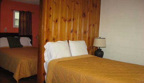 Standard Room, Multiple Beds, Non Smoking, Kitchenette, Pet Friendly  (1 Queen 1 Double)