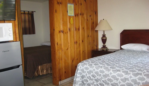 Standard Room, Multiple Beds, Kitchen, No Pets (Queen & Double, Kitchen)