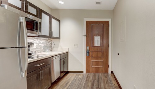 Studio Suite, 1 King Bed, Kitchen