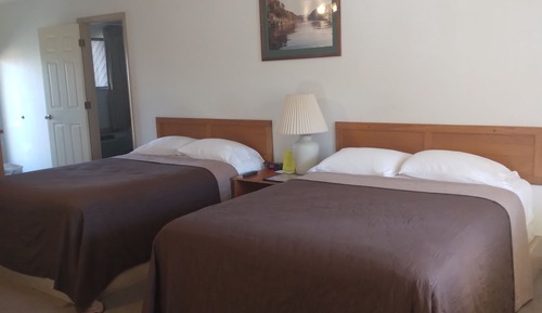 Lodge Suite 4 Queen Beds with Kitchen