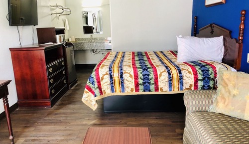 Classic Room, 1 King Bed, Smoking