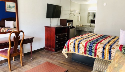 Classic Room, 1 King Bed, Non Smoking