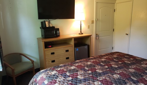 Standard Room, 1 King Bed (Pet Friendly)