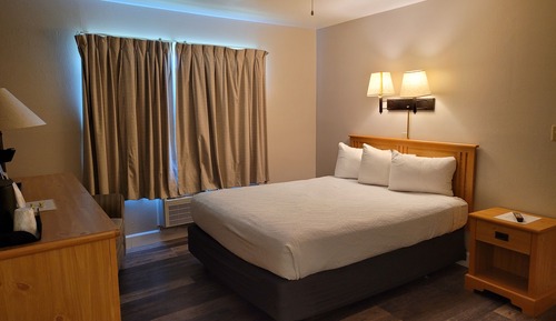 Standard Room, 1 Queen Bed (Pet Friendly)