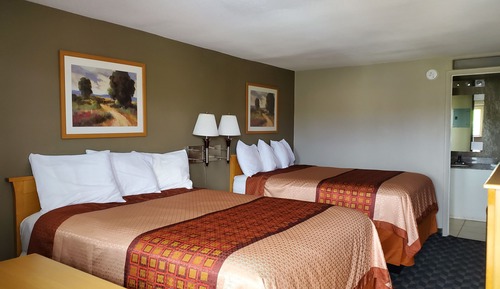 Double Room, 2 Queen Beds, Pets Not Allowed