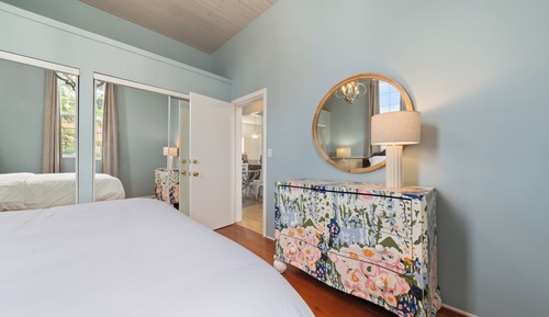 Room 6 (The Lakeside)