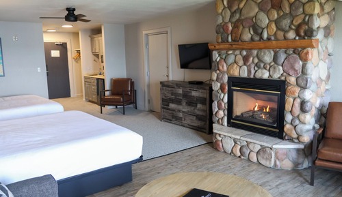 Lakeside Lodge Family Room