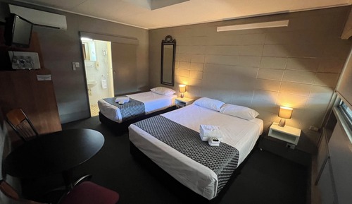 Standard Twin Room (1 double and 1 single bed)