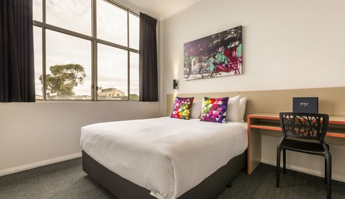 Economy Queen with Shared Facilities