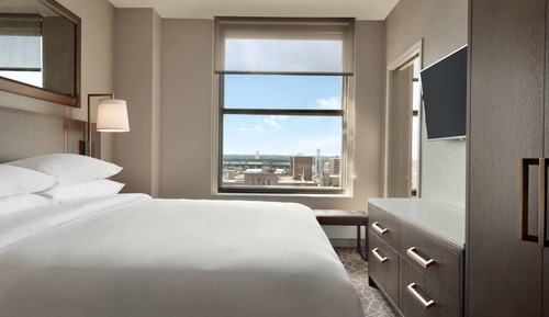 Suite, 1 King Bed, Corner