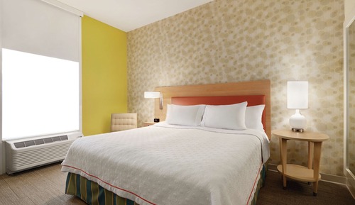 Suite, 1 King Bed, Accessible, Bathtub