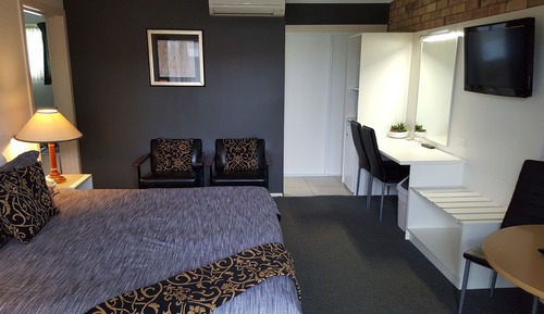 King Superior 2 Bedroom (Upstairs)