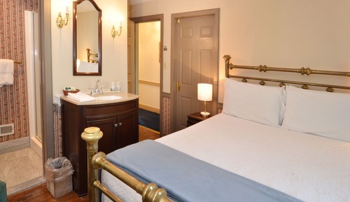 Standard Suite, Private Bathroom (Andrew Jackson)