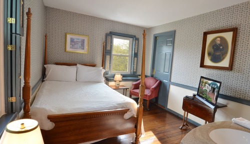 Standard Suite, Private Bathroom (James Madison)