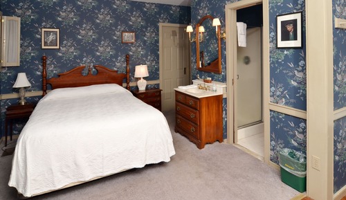 Deluxe Double Room, Private Bathroom (Winston Churchill)