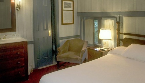 Superior Suite, Private Bathroom (Betsy Ross)