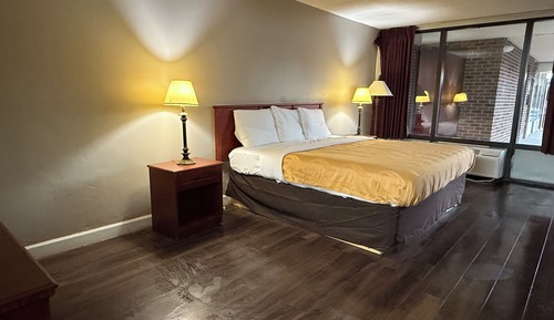 Standard Room, 1 King Bed, Smoking