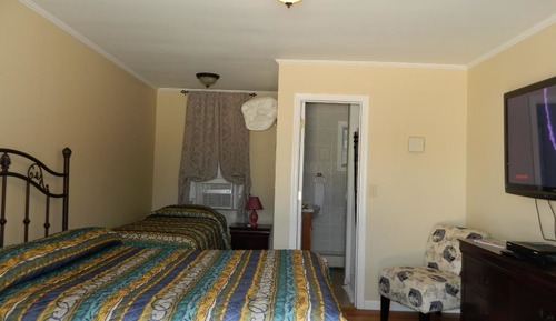 Room, 1 Queen & 1 Single Bed