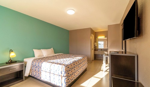 Room, 1 King Bed, Non Smoking