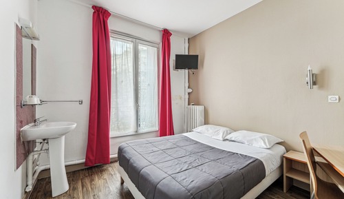 Classic Double Room, 1 Queen Bed, Private Bathroom