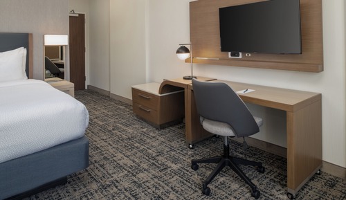 Standard Room, 1 King Bed (Hearing Accessible)