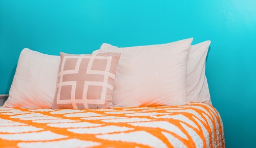 Vintage Decor Petite Queen Rear View