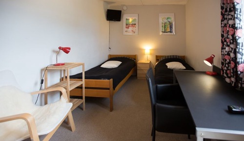 Basic Triple Room, 3 Twin Beds, Shared Bathroom