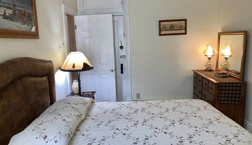 Traditional Apartment, 1 King Bed with Sofa bed (Second Floor Walk Up)